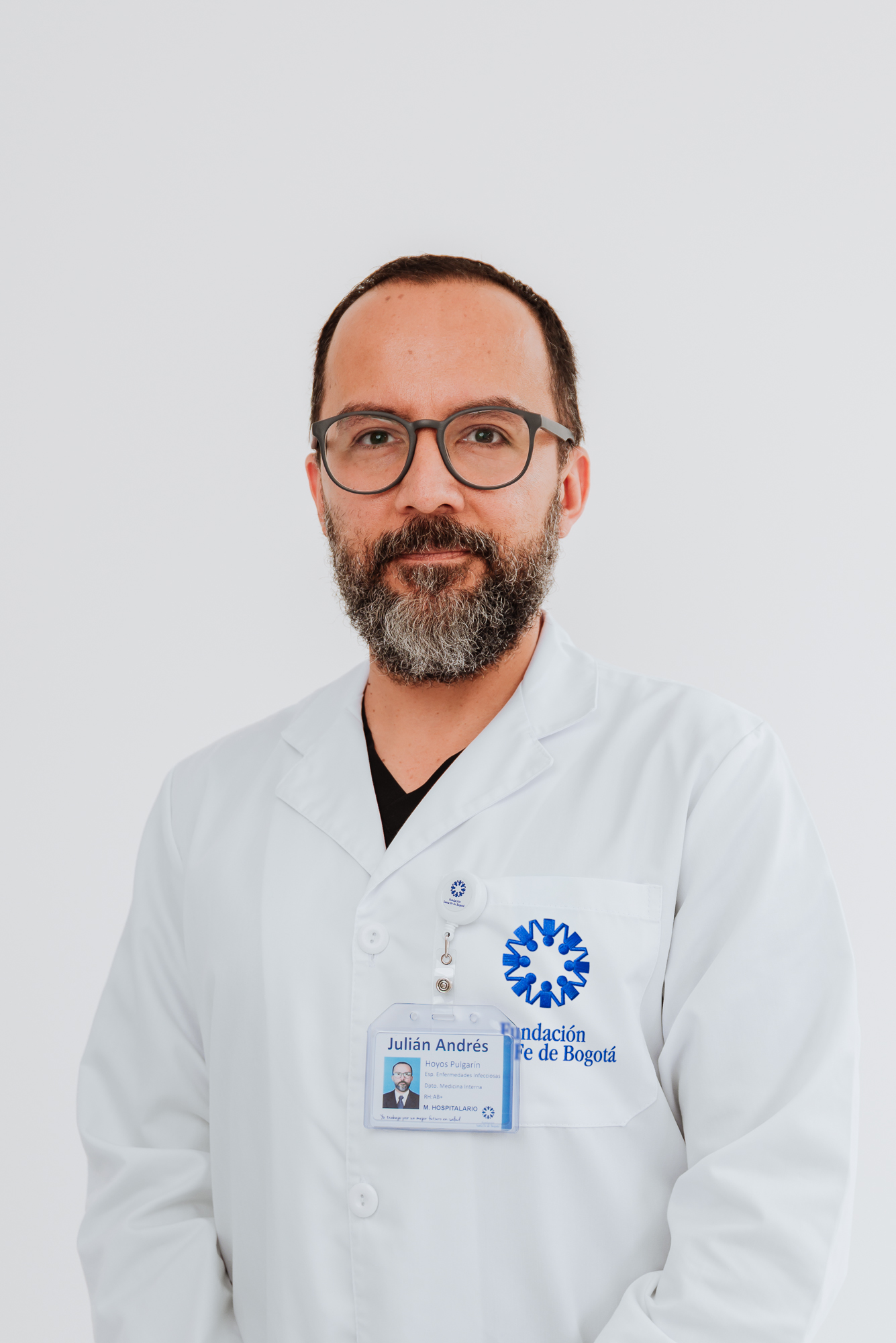 Foto del doctor Julián Andrés Hoyos Pulgarin
